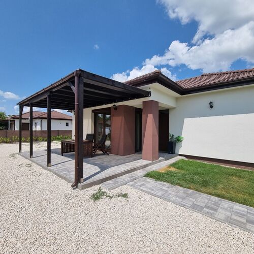 Léda Pihenőház Siófok by BLTN