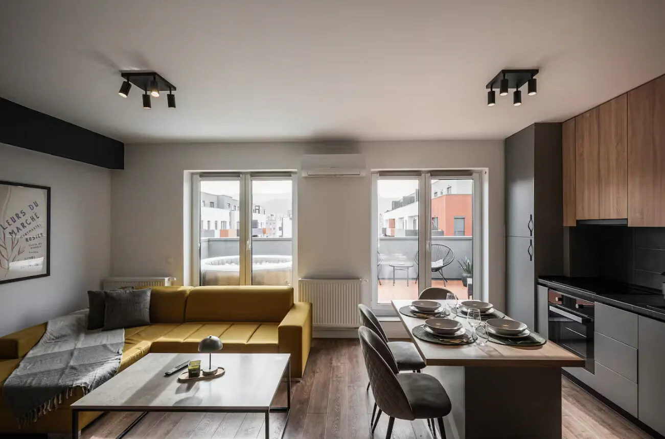 Skylark | Oslo Penthouse with Jacuzzi & Mountain Brașov