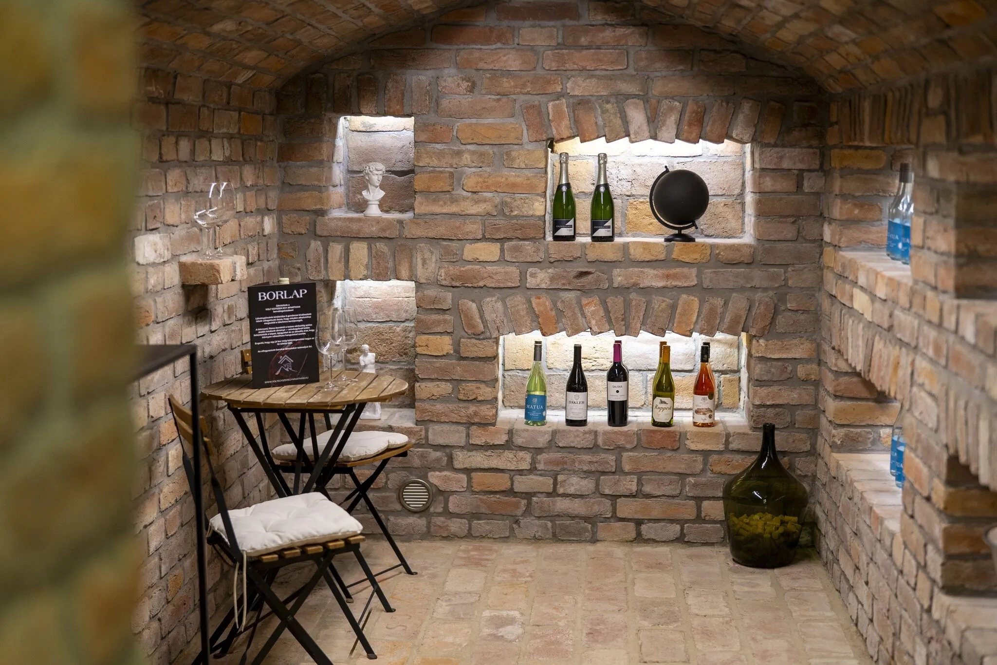 Volt Egyszer Egy Apartman Pécs