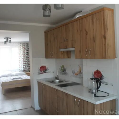 Apartament 5 osobowy z własną kuchnią i łazienką w kolorze szarym