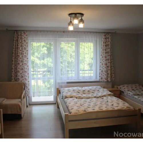 Apartament 5 osobowy z własną kuchnią i łazienką w kolorze szarym