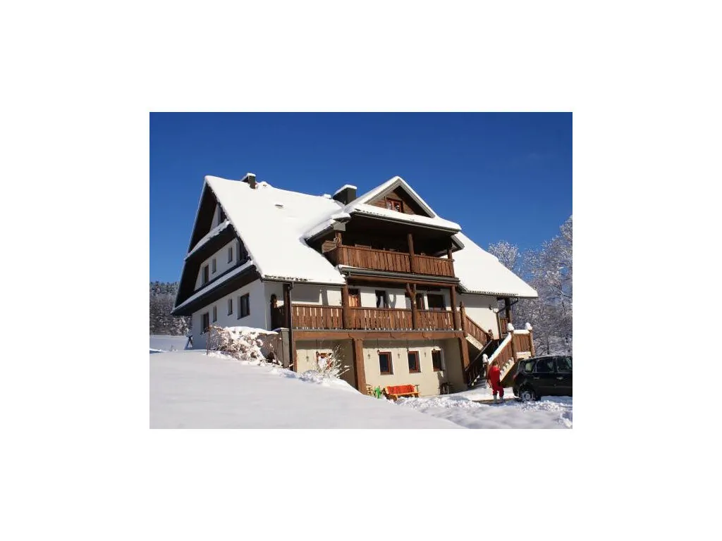 Dom na Skale Rabe, Czarna