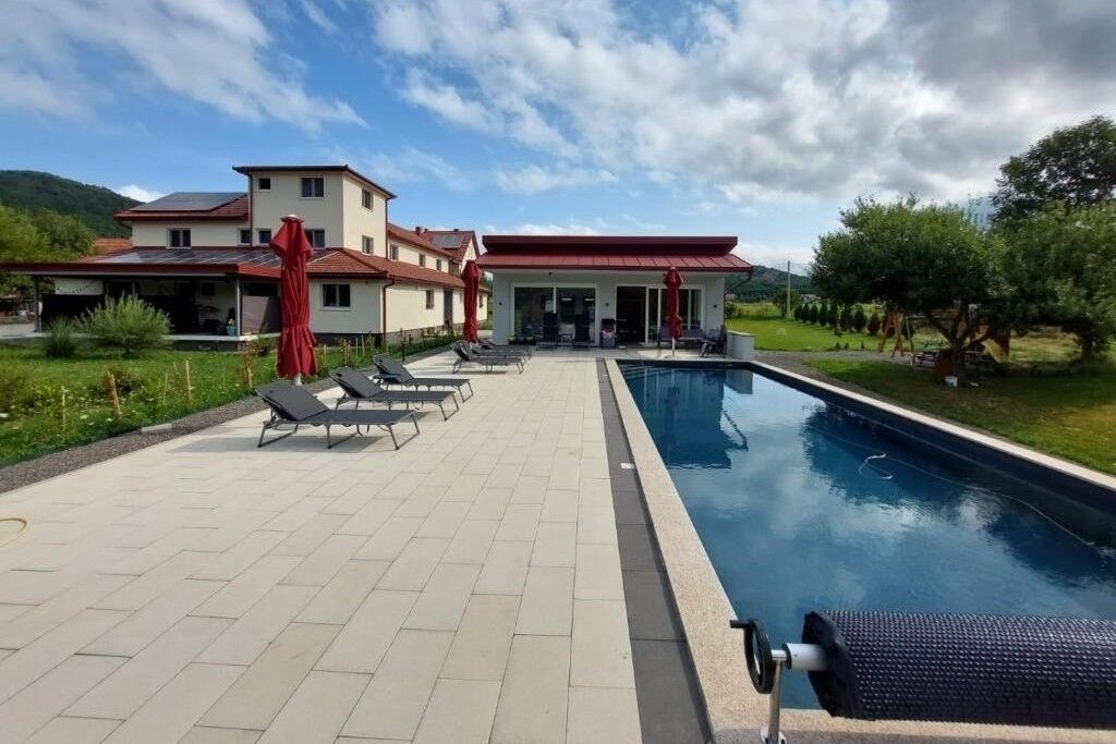 Apartmanok Medencével Otocac, Velebit - 24987 Otočac