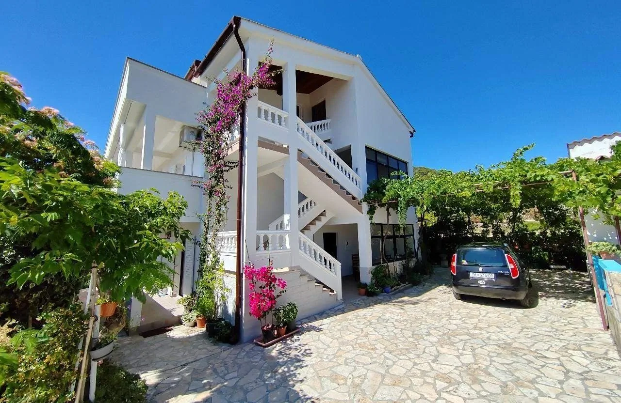 Apartments With Parking Space Barbat, Rab - 25045 Barbat