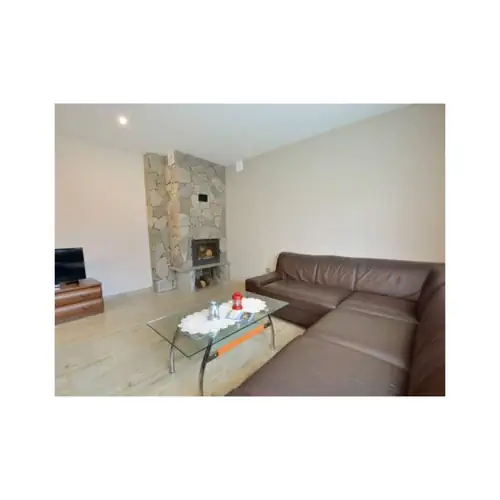 Salon z bilardem i kominkiem