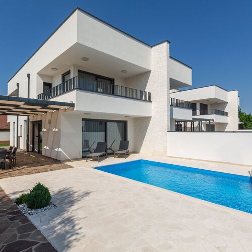 Villa Tina with pool Savudrija