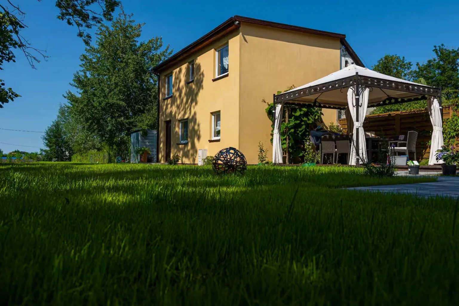 Dom z podgrzewanym Basenem w Stegna-Popowo