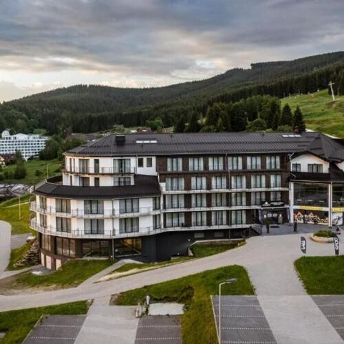 Aparthotel Czarna Perła z darmowym basenem Stronie Śląskie