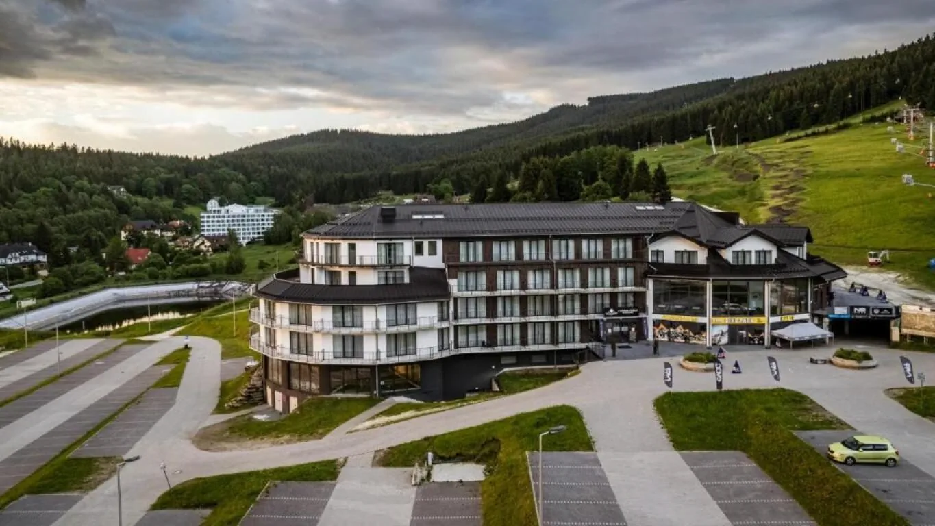 Aparthotel Czarna Perła z darmowym basenem Stronie Śląskie