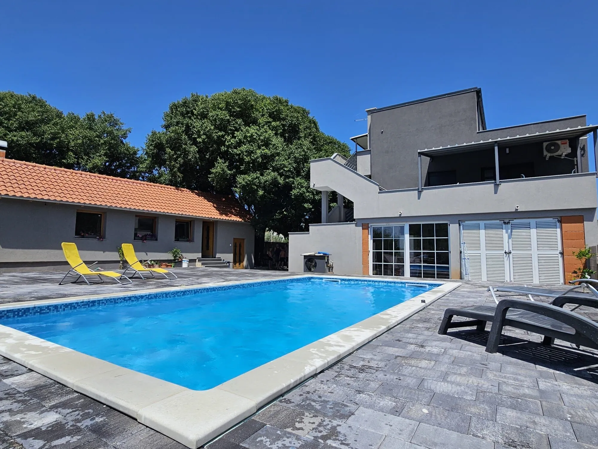 Apartments Relax Karin Gornji