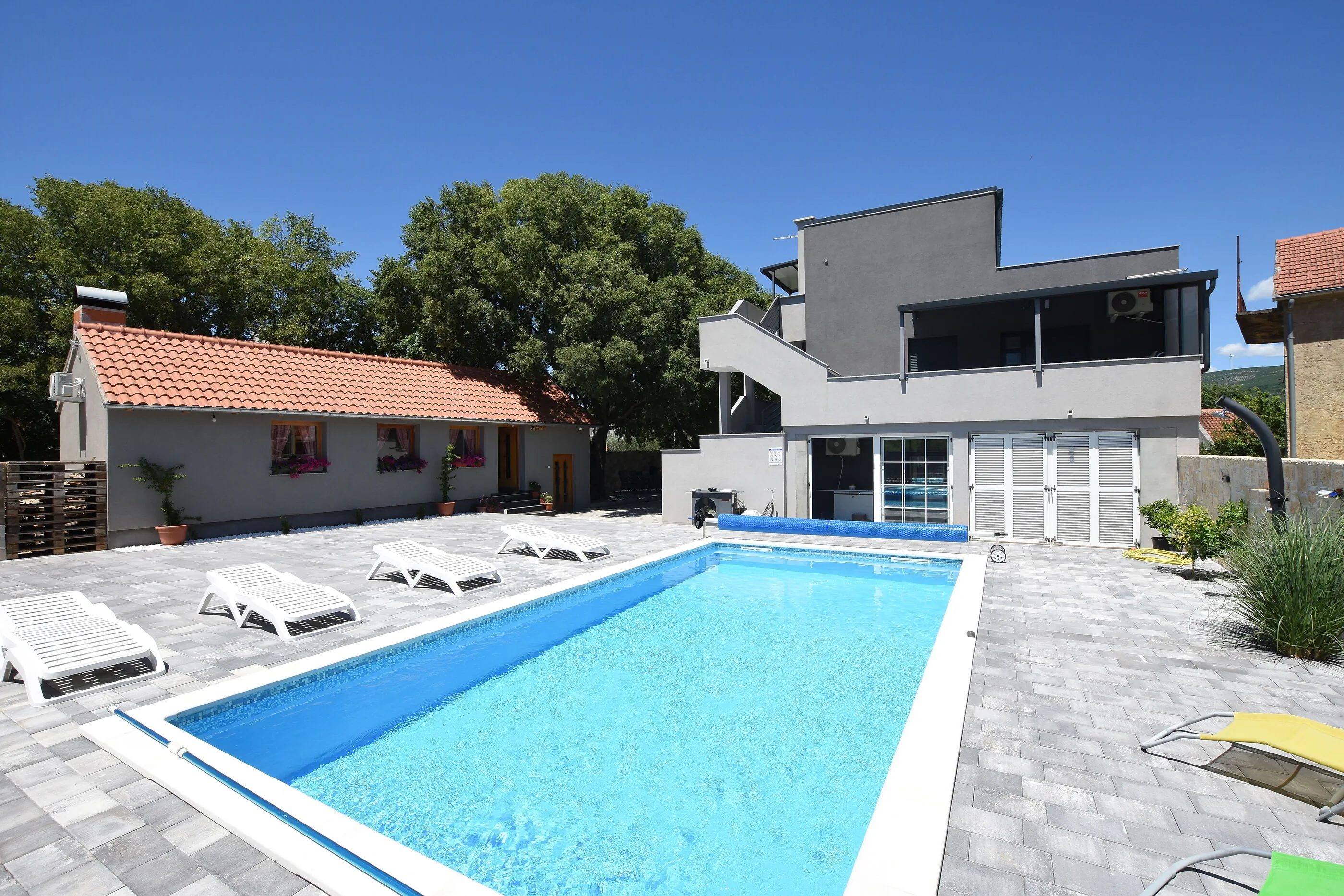 Apartments Relax Karin Gornji