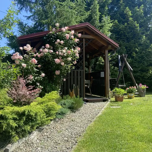 Altanka w zaciszu ogrodu