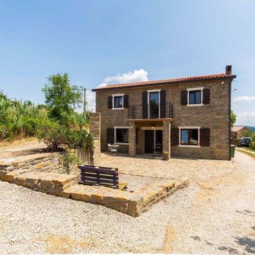 House Deja Momjan