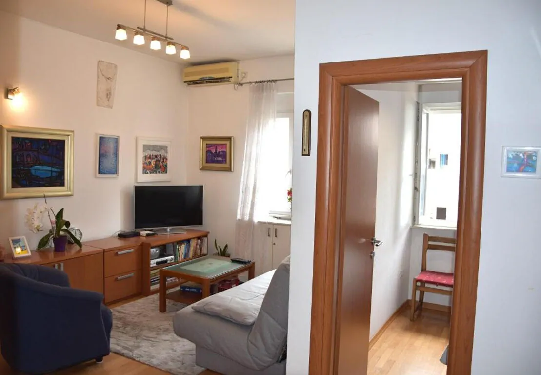 Old Town Art Apartment Split