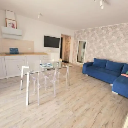 Apartament 4 osobowy z osobną sypialnią i wyjściem na ogr&oacute;d