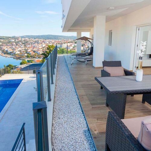 Apartmanok Családok Részére Medencével Rastici, Ciovo - 25089 Rastići