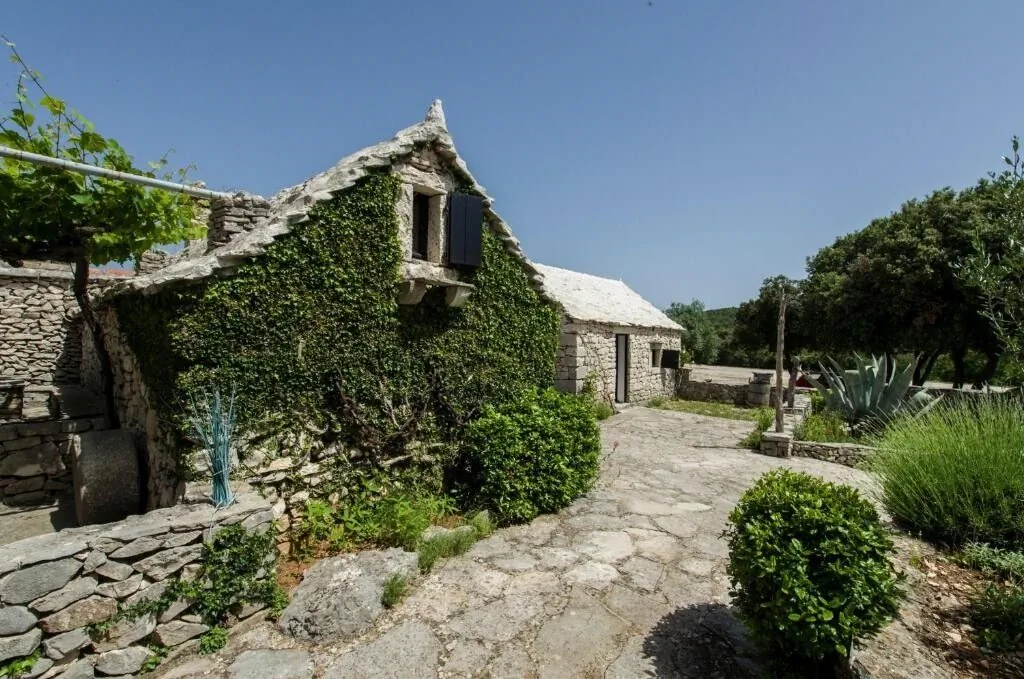 Szobák Medencével Selca, Brac - 25202 Selca