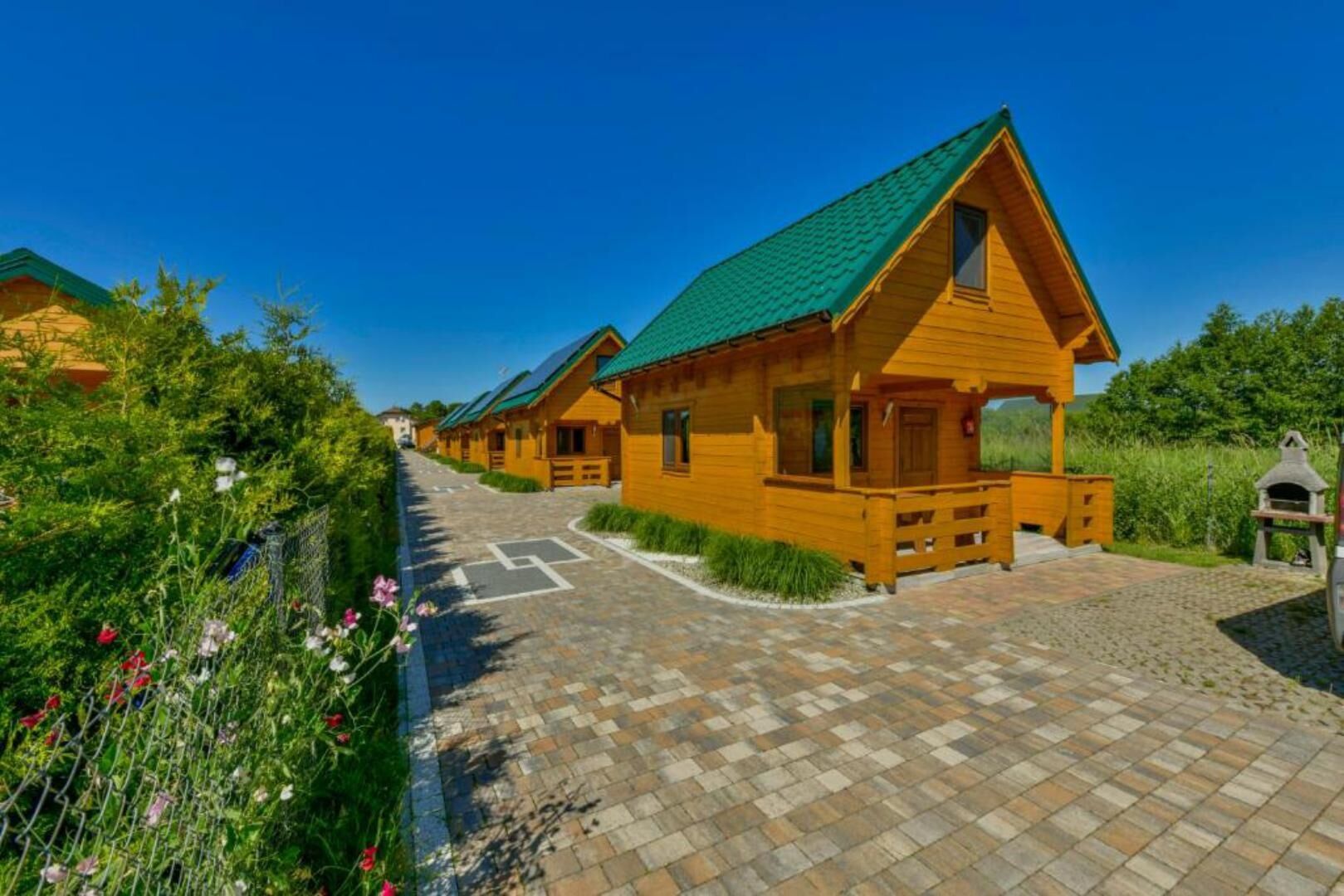 Domki, Pokoje Gościnne i Restauracja Włóczęga Gąski