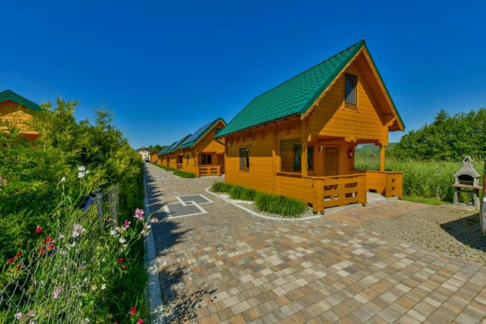 Domki, Pokoje Gościnne i Restauracja Włóczęga Gąski