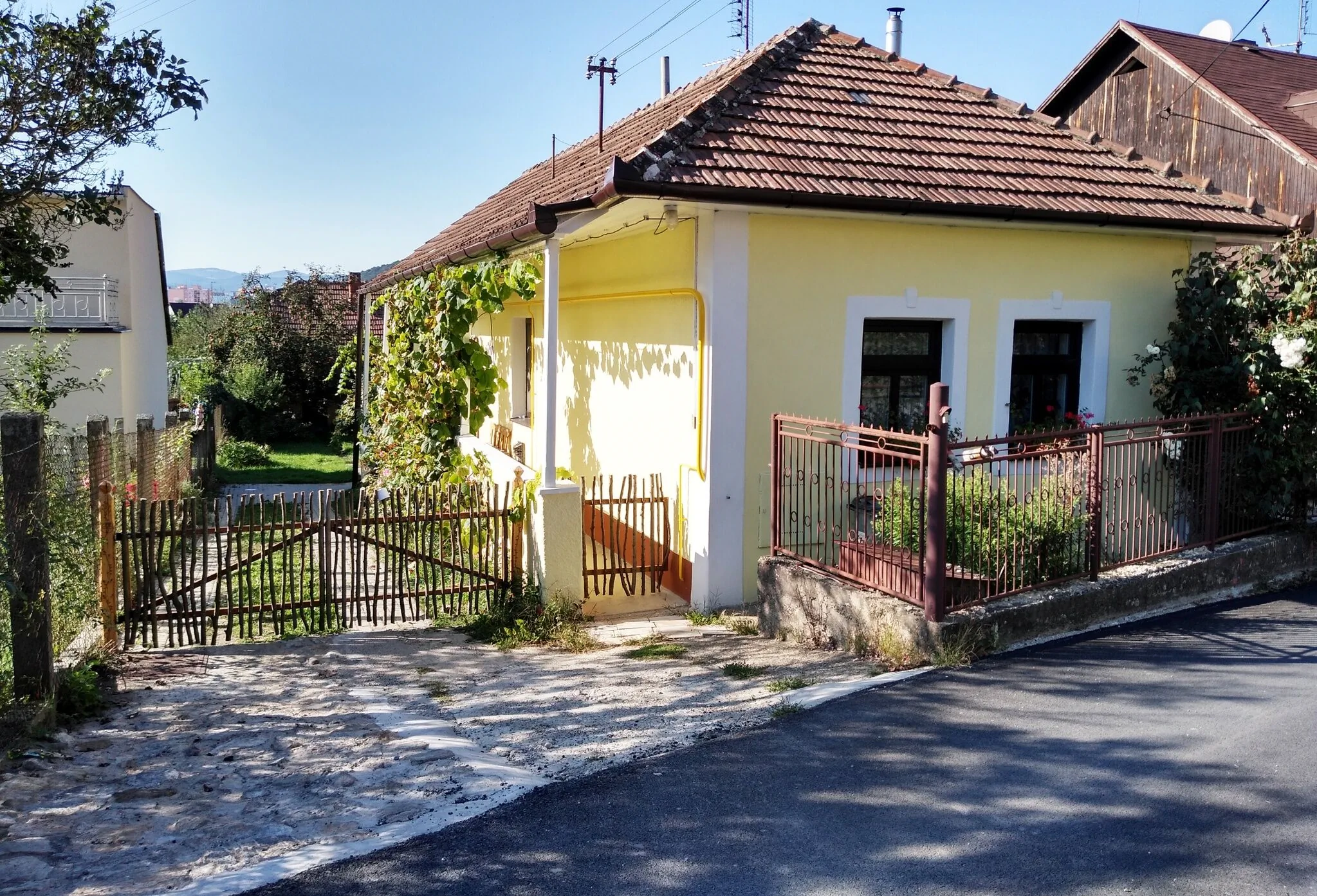 Chalúpka pod horou
