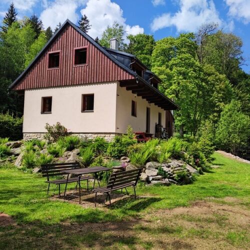 Chalupa u jezu Jezinka