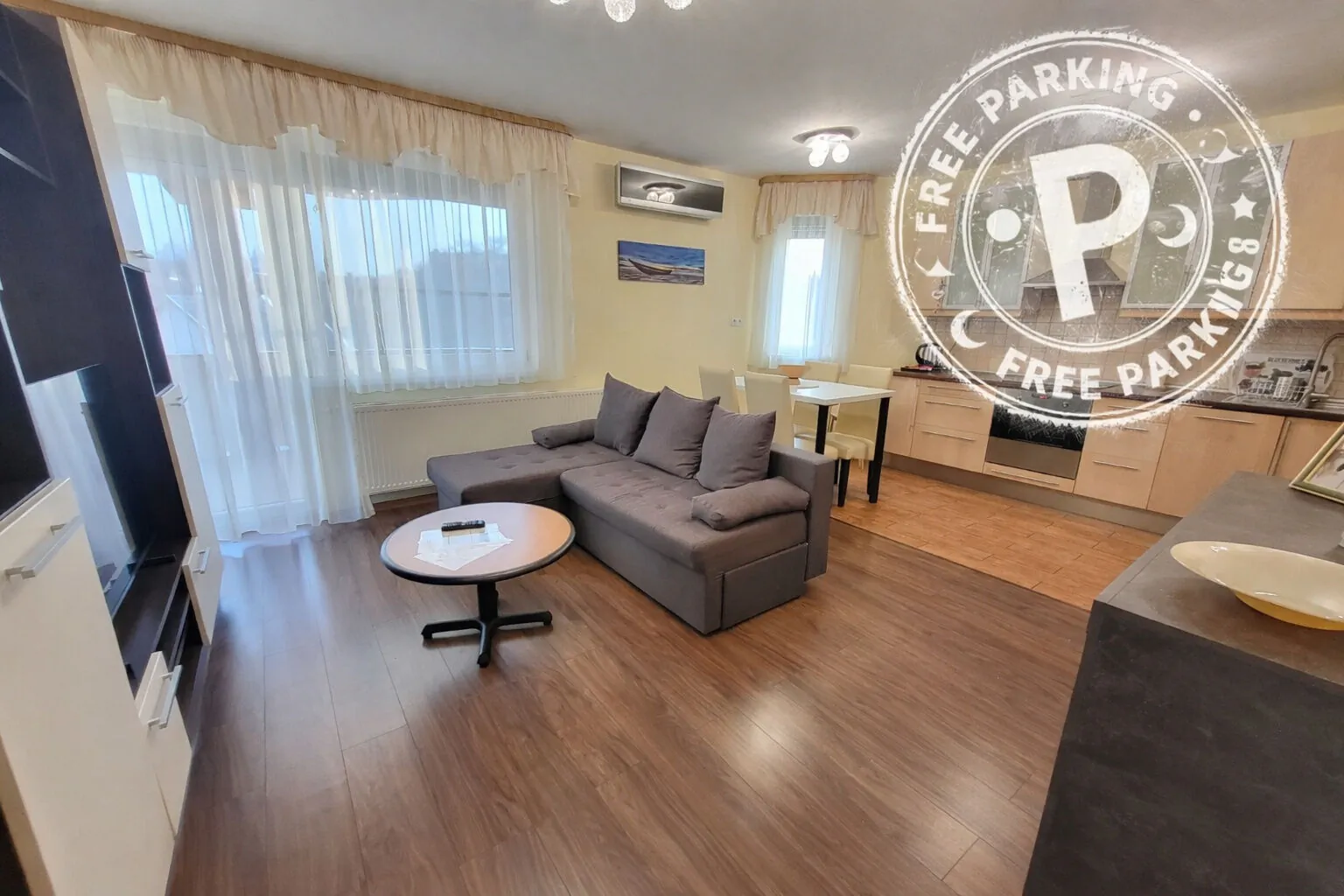 Soluna- Sunny Downtown Apartment FREE parking Szeged