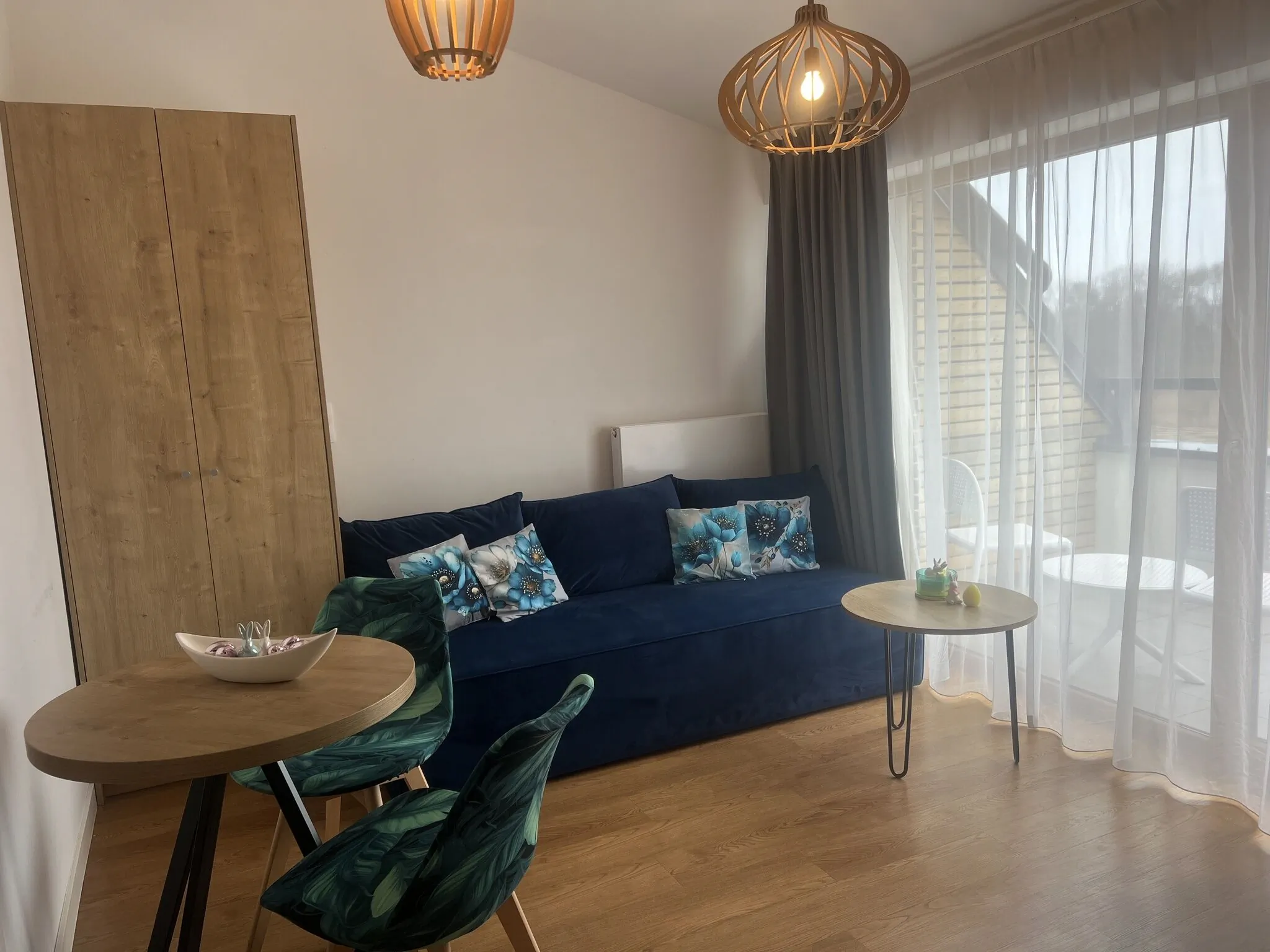 Apartament niebieski centrum Sarbinowo w budynku z restauracją