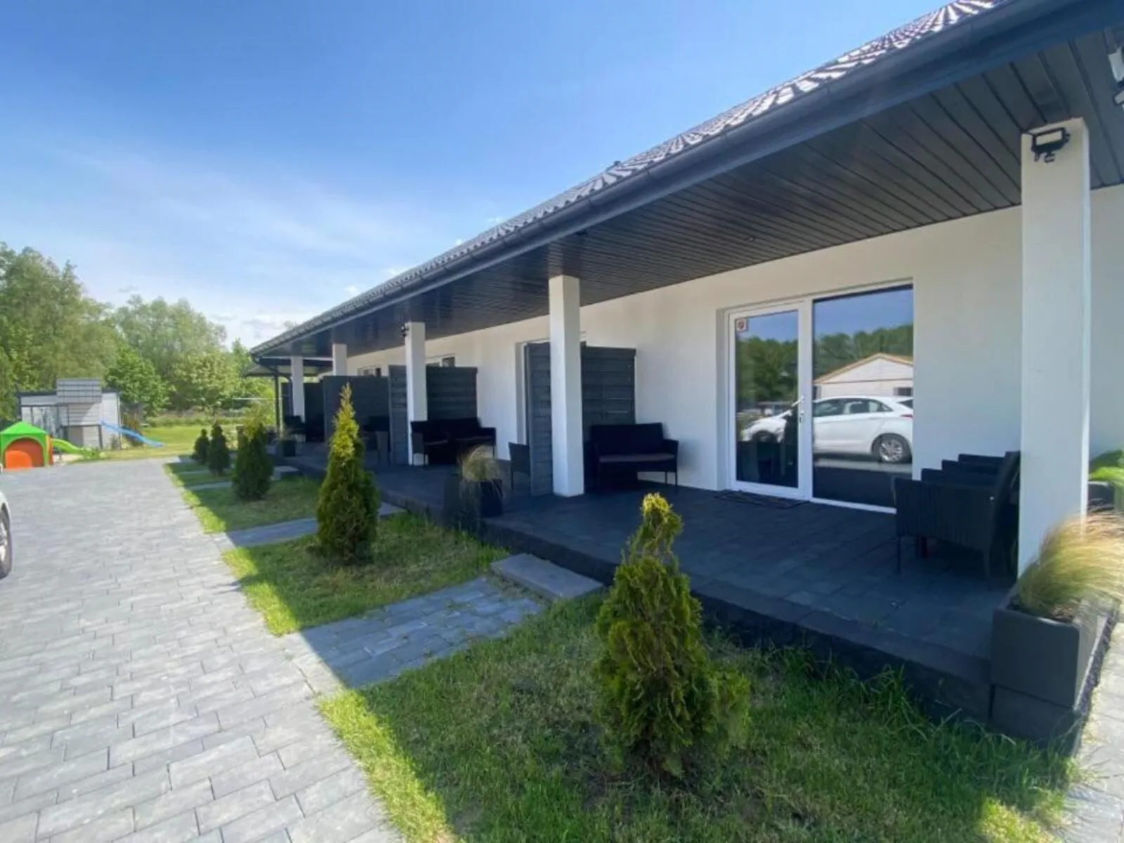 Domki Black Pearl basen sauna jacuzzi Mielno