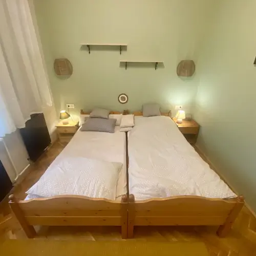 H&aacute;l&oacute;szoba