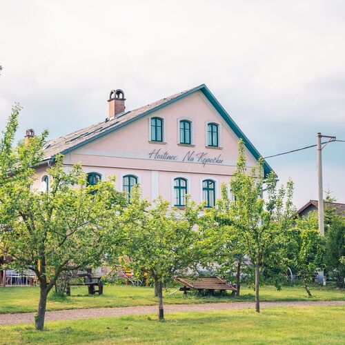 Na kopečku AD 1795 penzion s restaurací a wellness