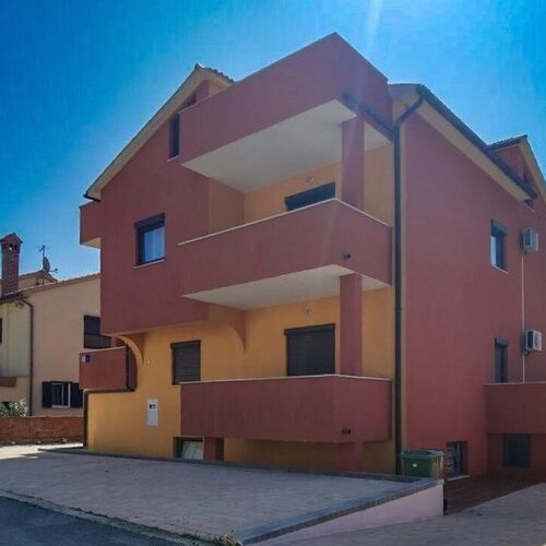Apartments With Parking Space Novigrad - 24976