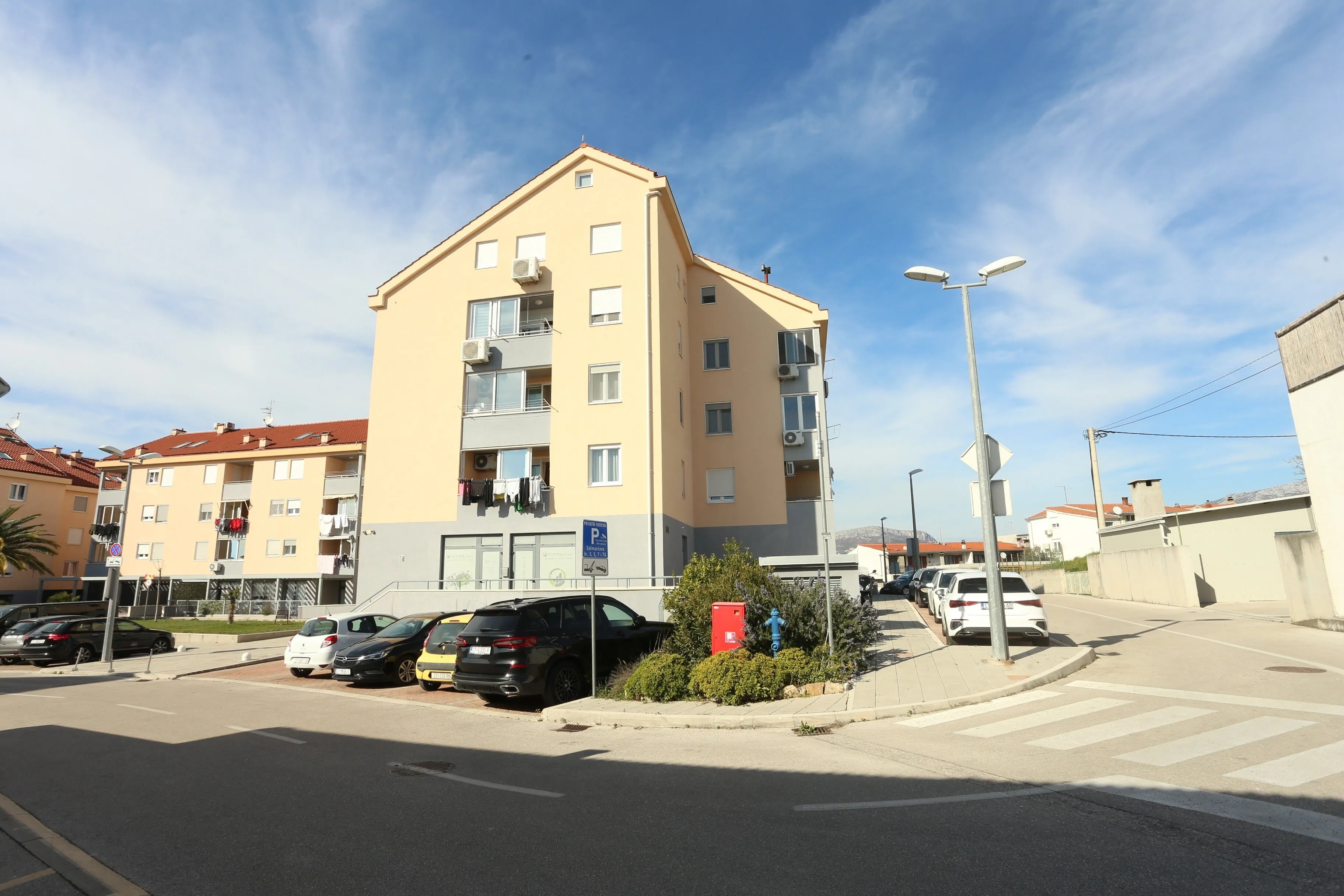 Apartments With WiFi Split - 25208