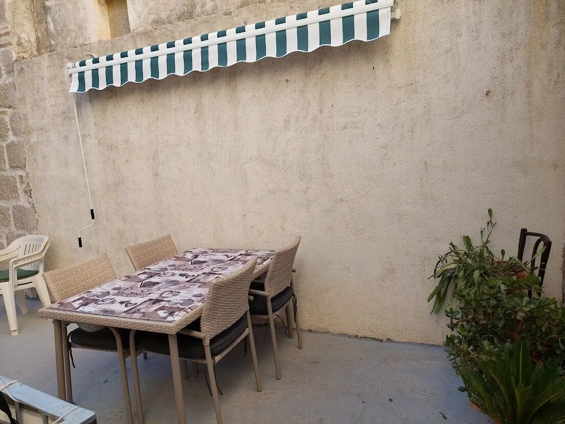 Apartments With Parking Space Komiža, Vis - 25233 Komiža