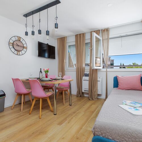 Apartments With Parking Space Makarska - 25278