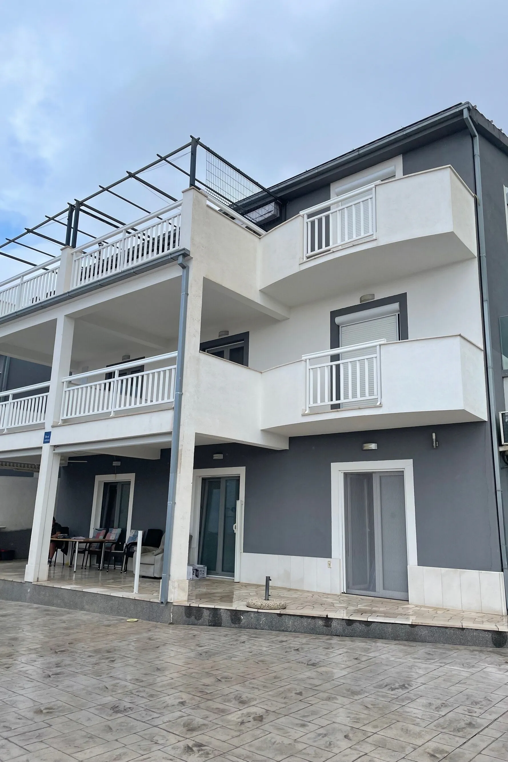 Apartments With Hot Tub Stanići, Omiš - 25362 Stanići