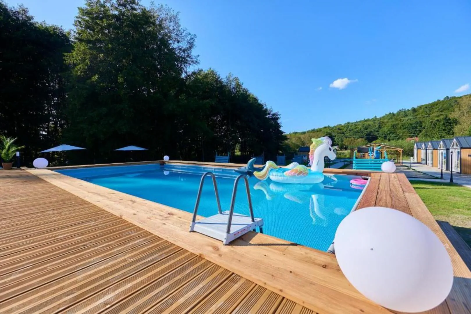 Turkusowa Osada - family resort - domki, basen, balia pod Międzyzdrojami