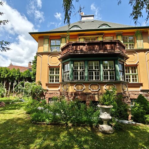 Vila Mezi Časy