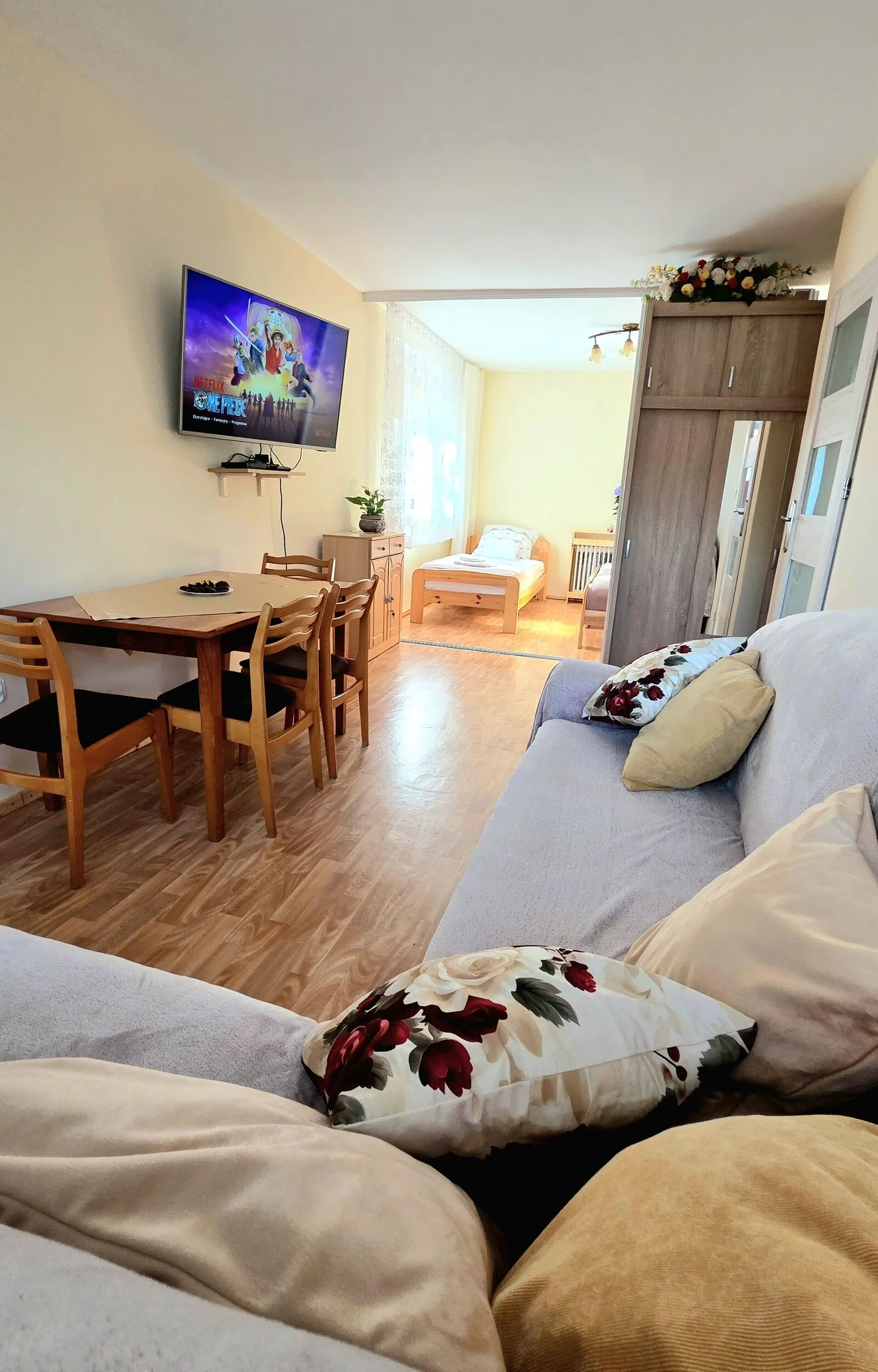 Dom z altaną w ogródku Bardo
