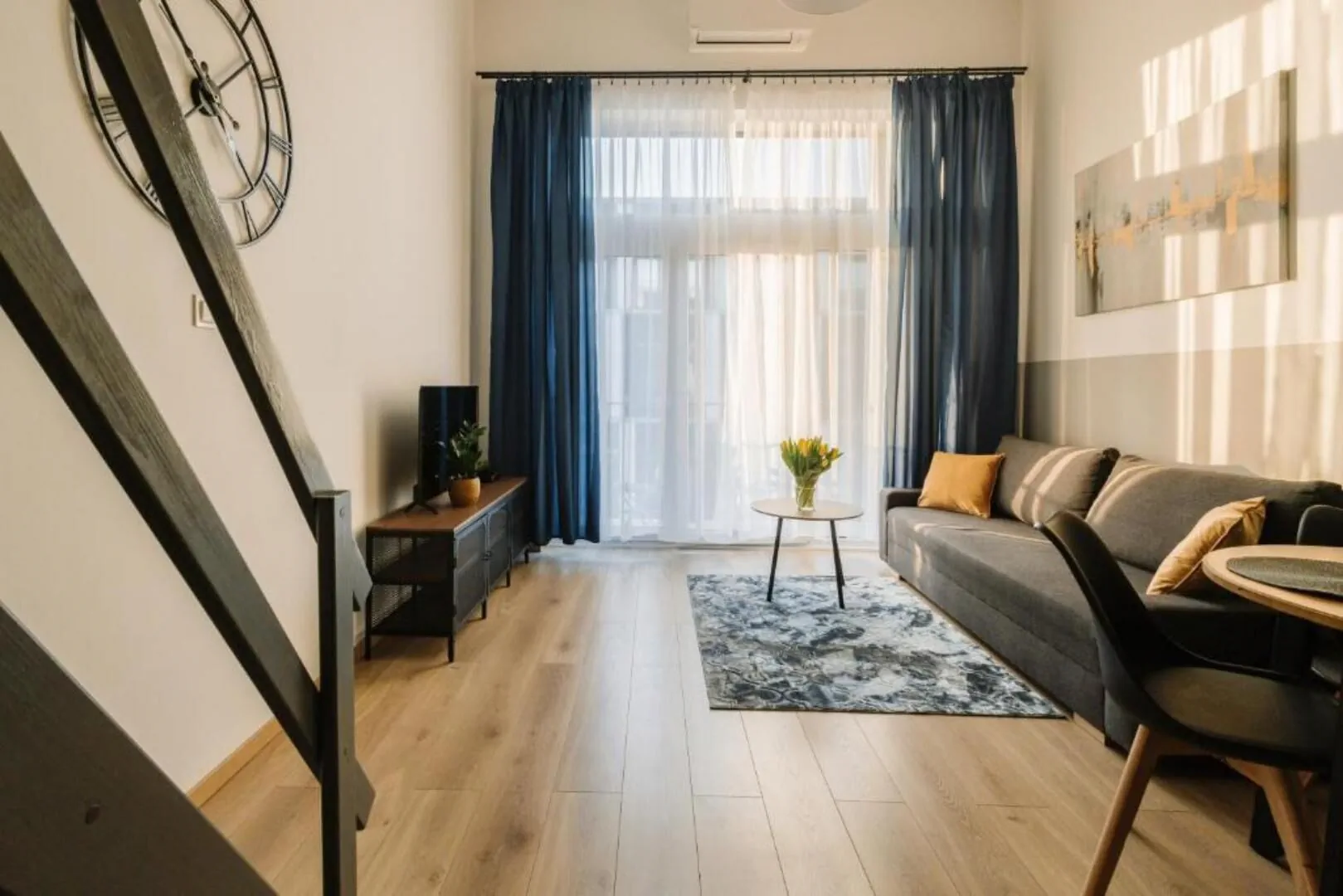 Sleep and Fly with parking, lotnisko, self check in 24-7 - Wrocław - Fair Rentals