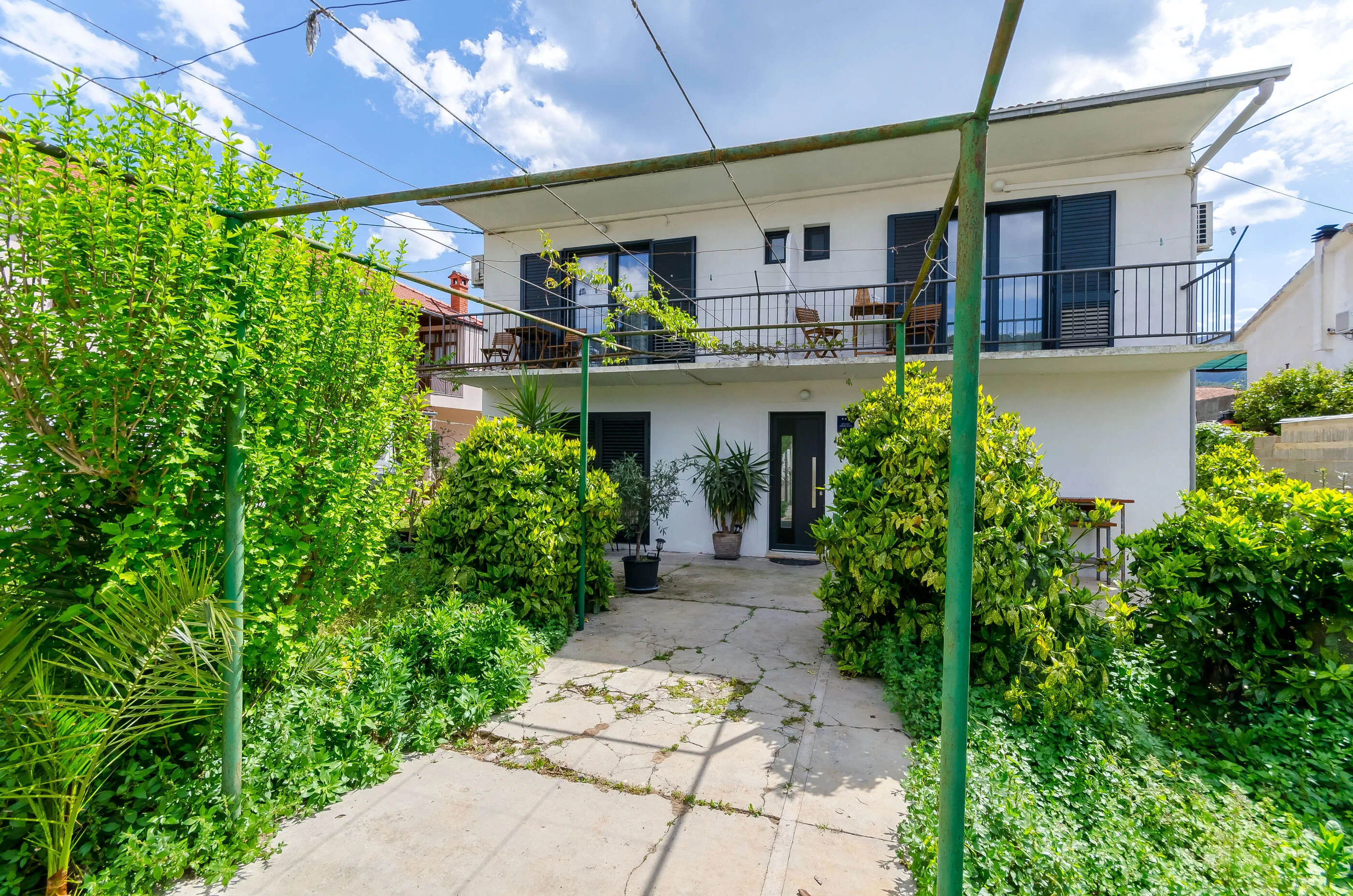 Apartments In center Jelsa