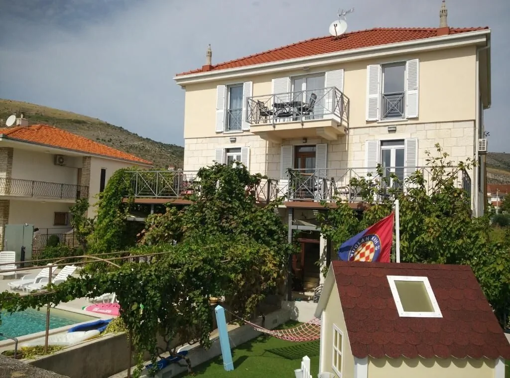 Family-friendly Apartments With Swimming Pool Seget Donji Trogir - 25167