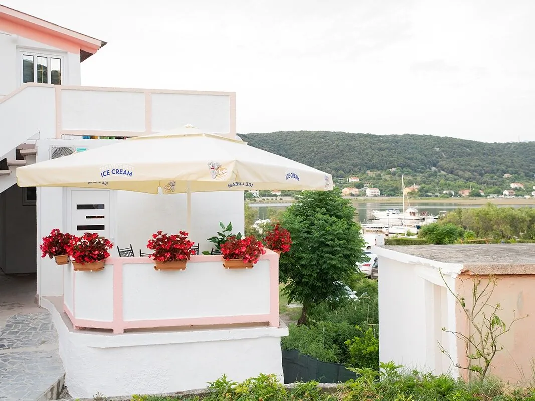 Apartments With Parking Space Supetarska Draga - Donja, Rab - 25686 Supetarska Draga - Donja