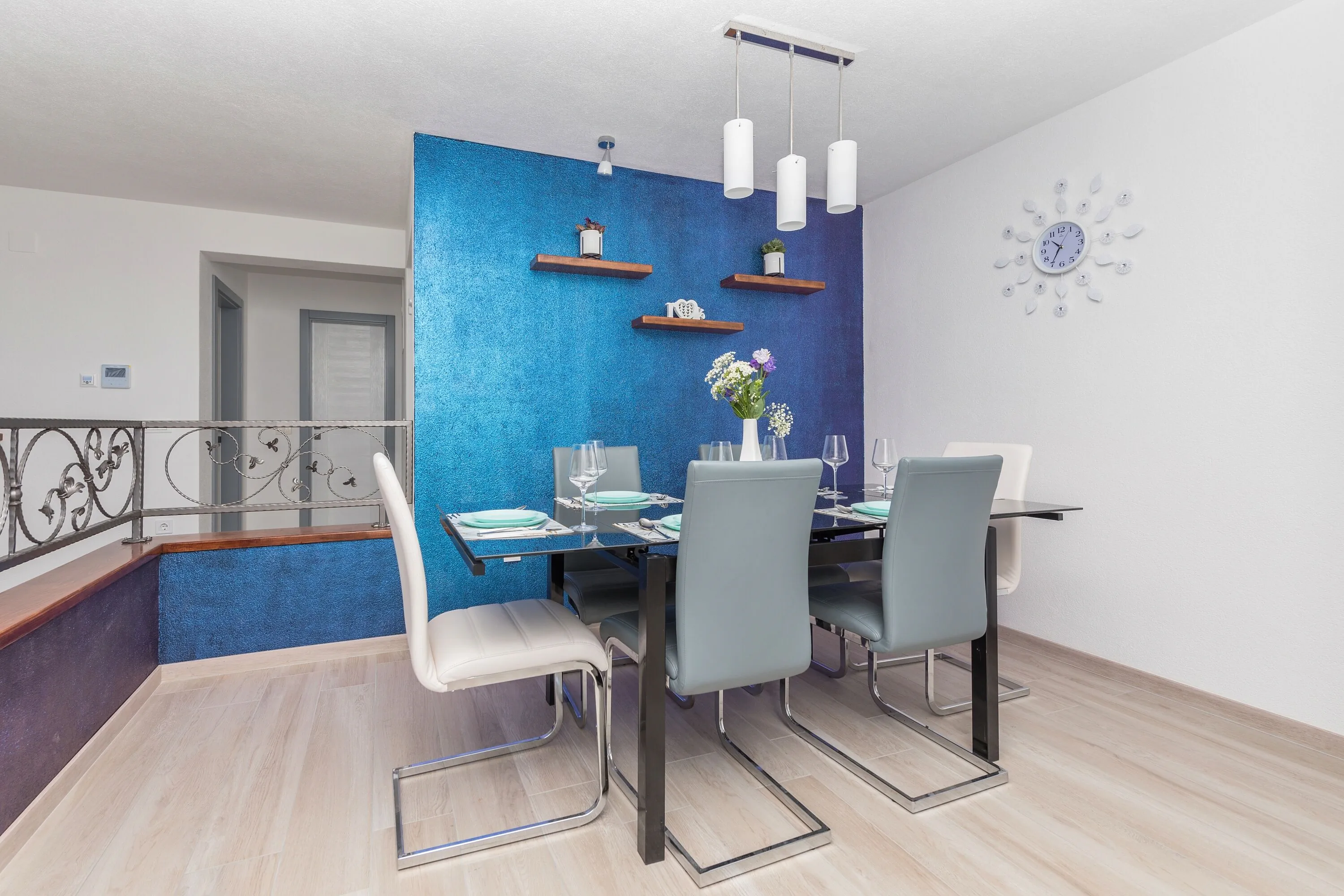 Apartments With Parking Space Makarska - 18337