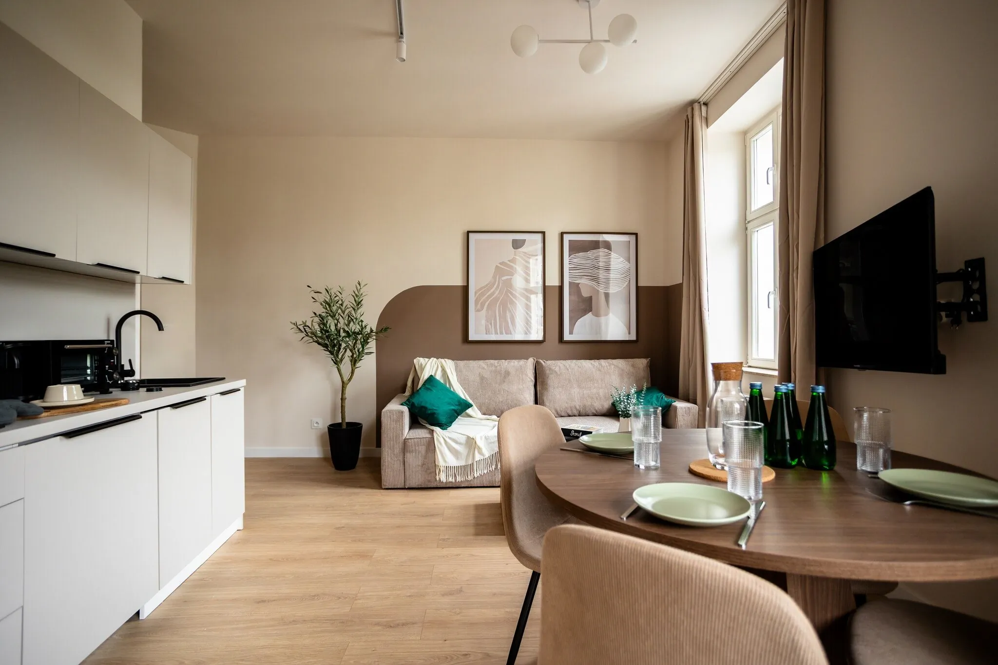 Apartament z Balkonem, Kamienica przy R. Łazarskim Poznań