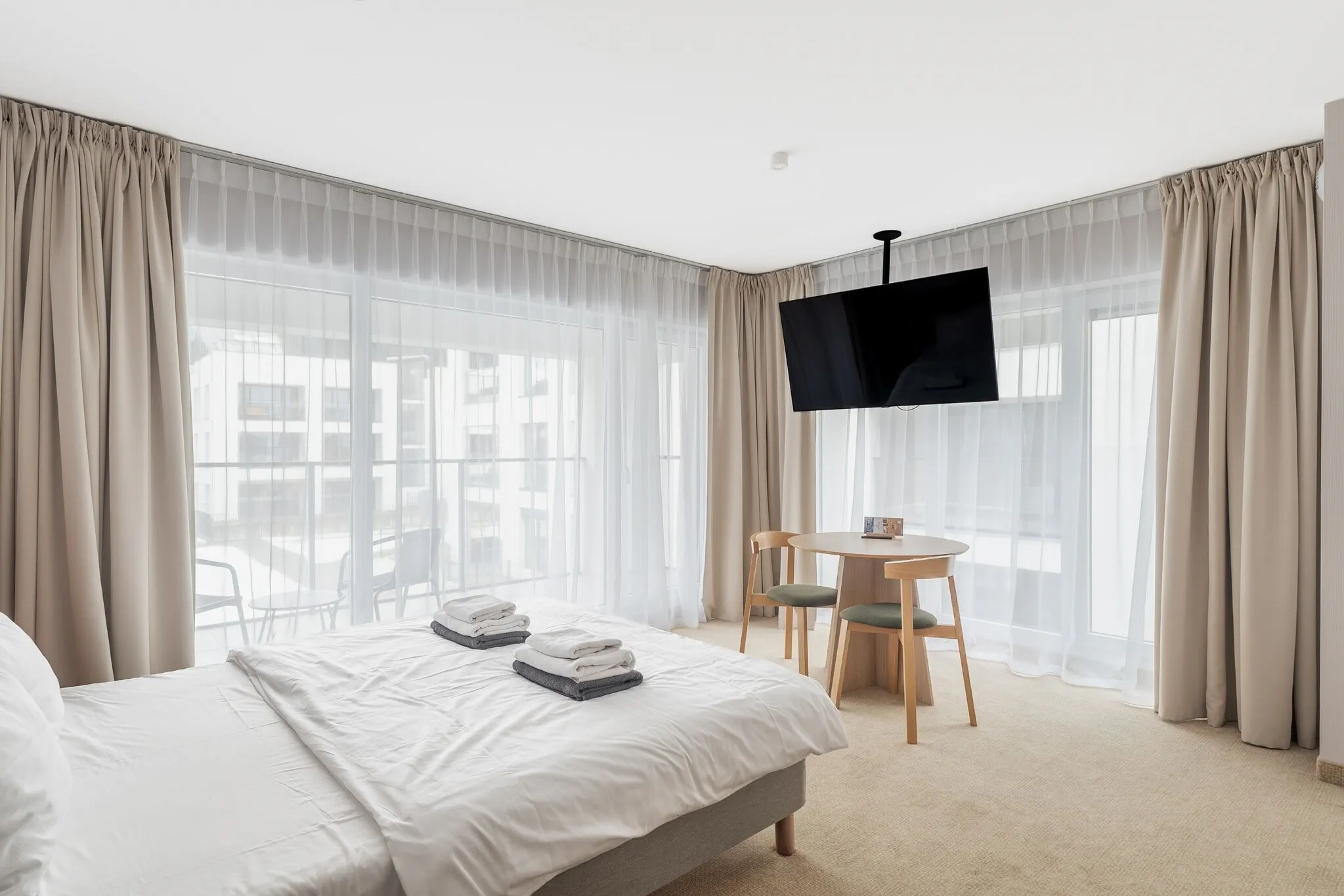 Hidden Coast Classic – Premium Seaside Apartments with Pool, 2-Minute Walk to the Beach