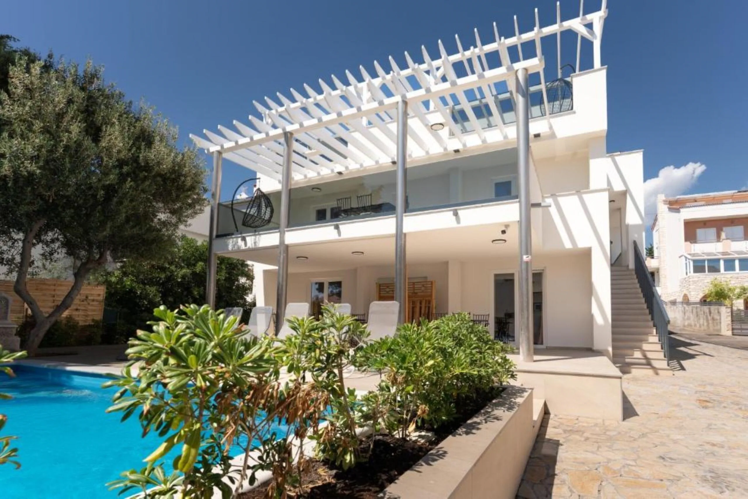 Apartments Villa Amfora with Pool Novalja