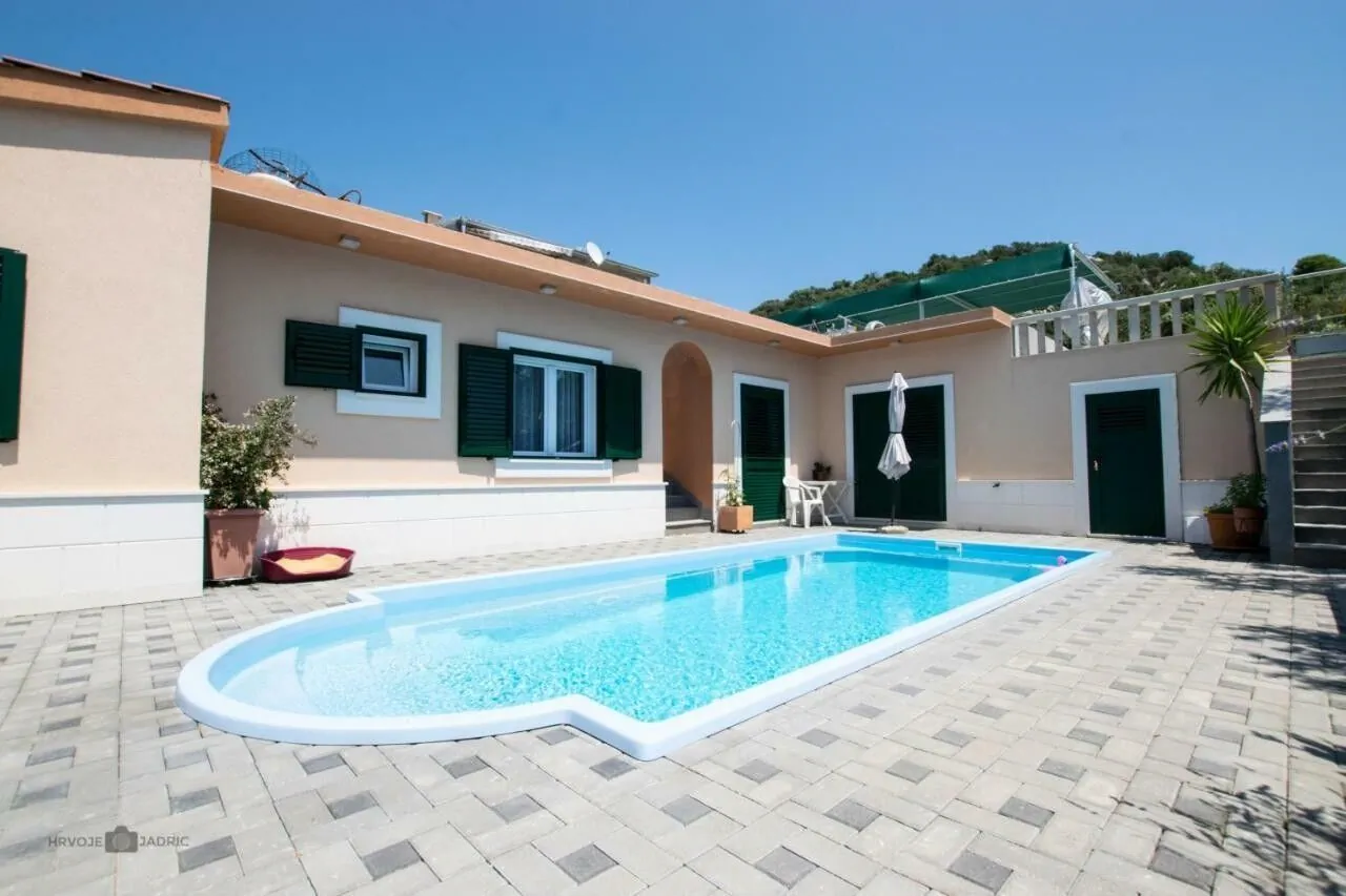 Family-friendly Apartments With Swimming Pool Okrug Donji, Čiovo - 25498 Okrug Donji