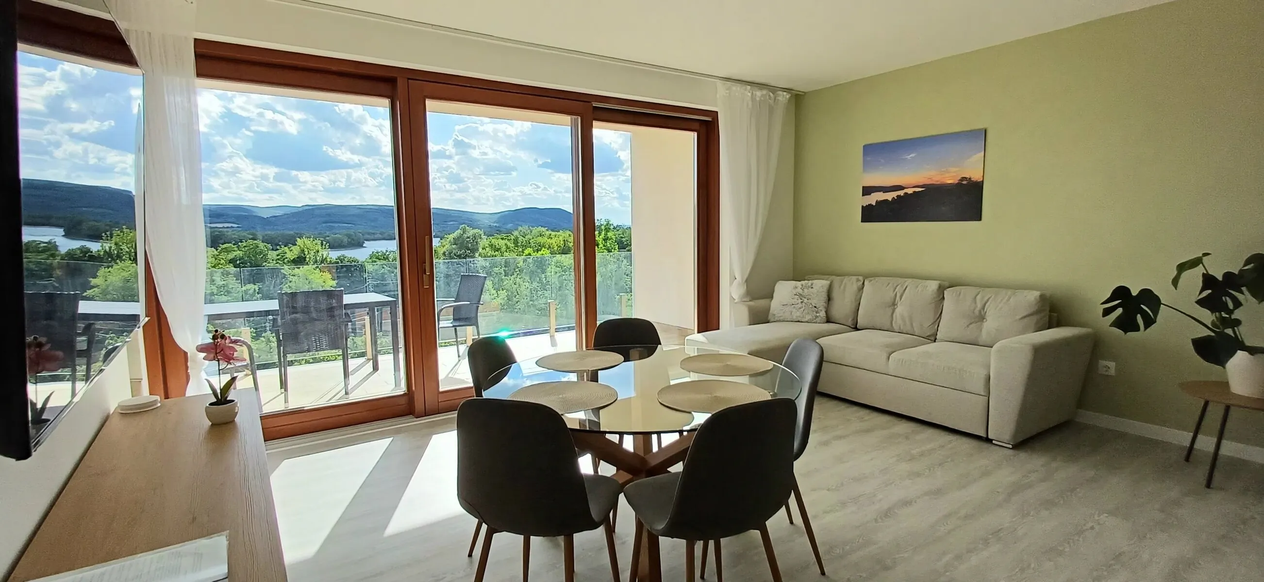 Akvamarin Apartmanház Zebegény