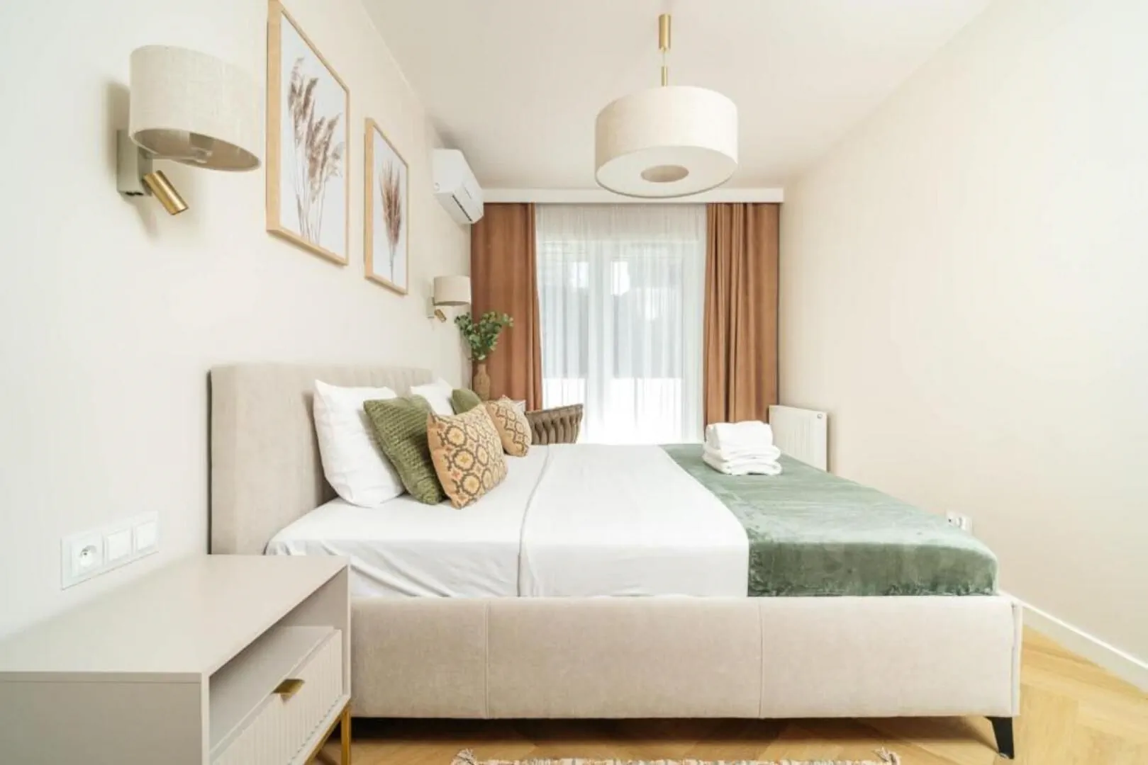 Sand Boho Harmony Luxury - AC Parking & Balcony - by UniqueRent