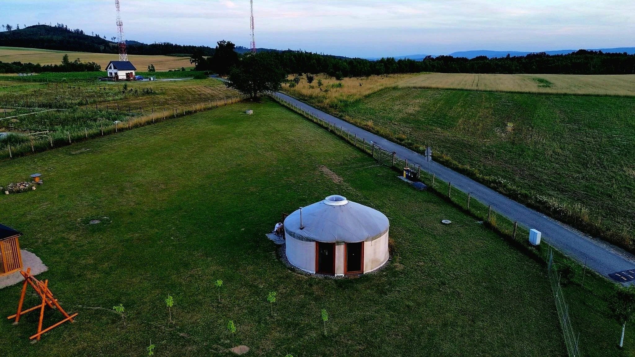 Jurta w Dębowinie - glamping wśród gór i lasów, grill i rowery
